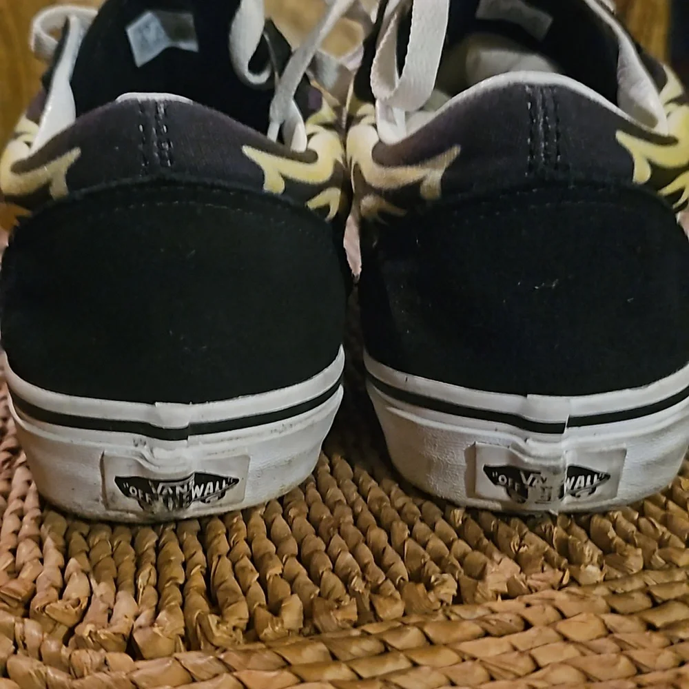 Vans sneakers with flames - Picture 5 of 6